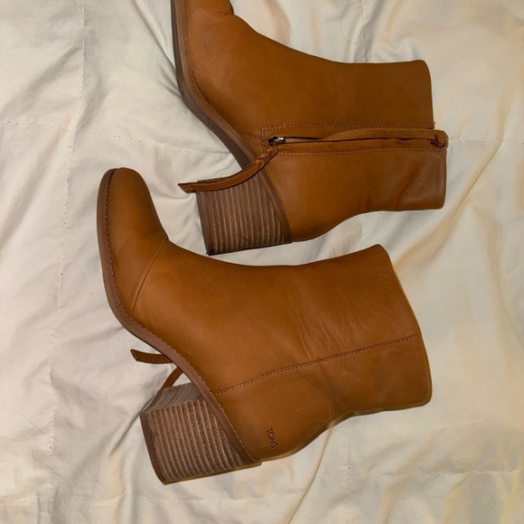 TOMS Women's Leighton Block Heel Boots - Brown. Worn only a few times! - Picture 4 of 4